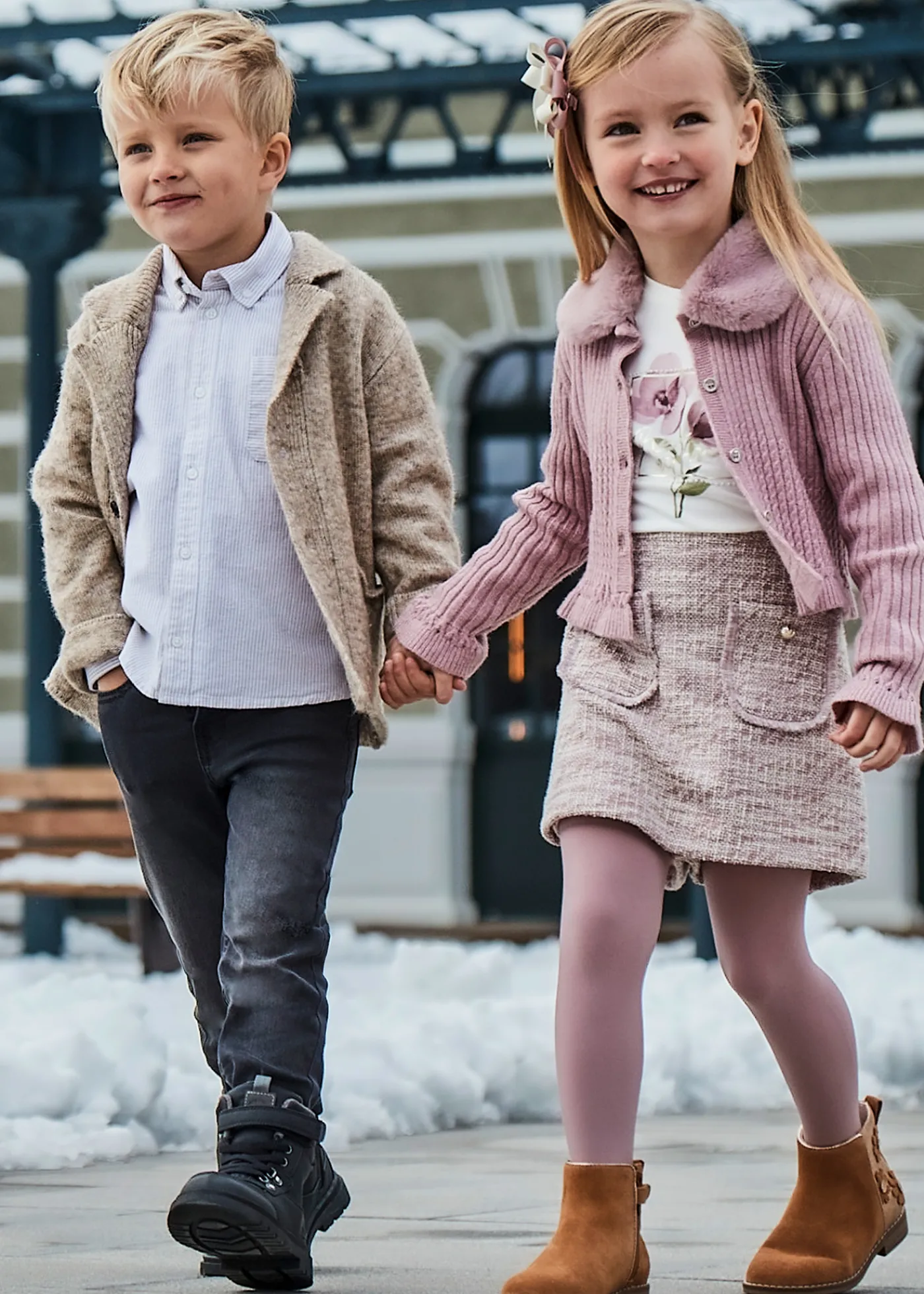 Best Sale Pantalón vaquero entallado básico niño Pantalones